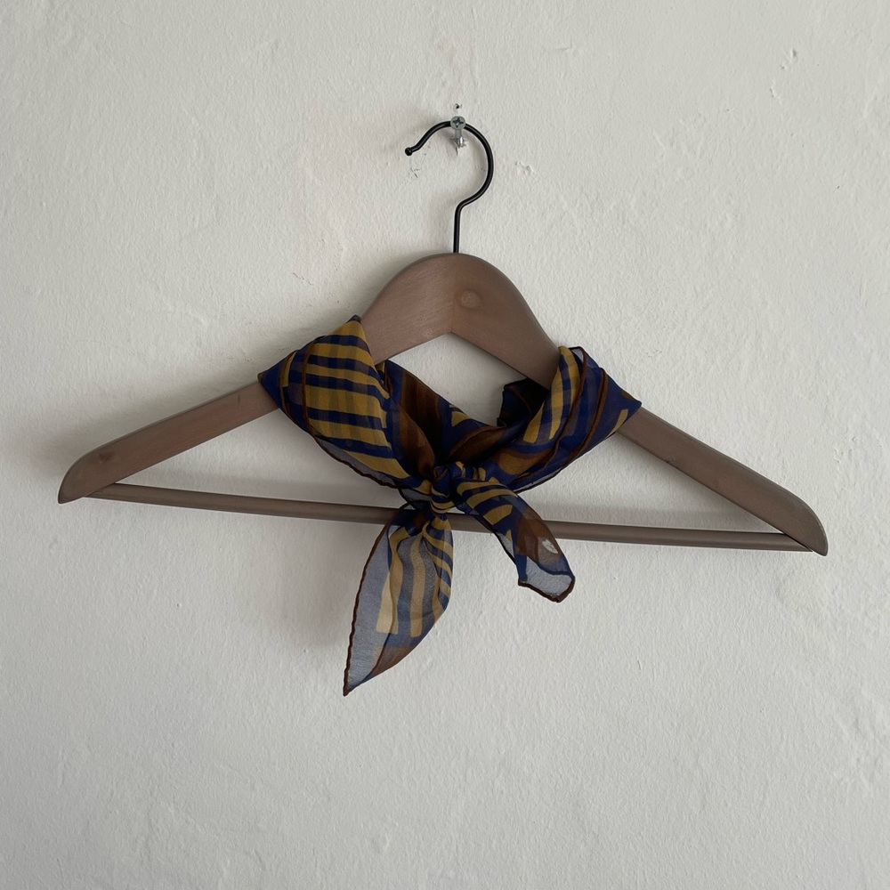Vintage Vena Silk Bandana - Picture 1 of 3